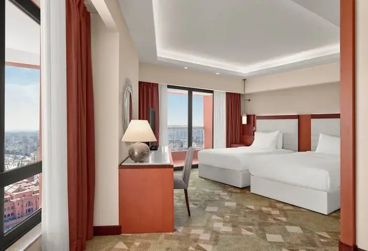 Executive Accessible Corner Double room with city view (twin beds)