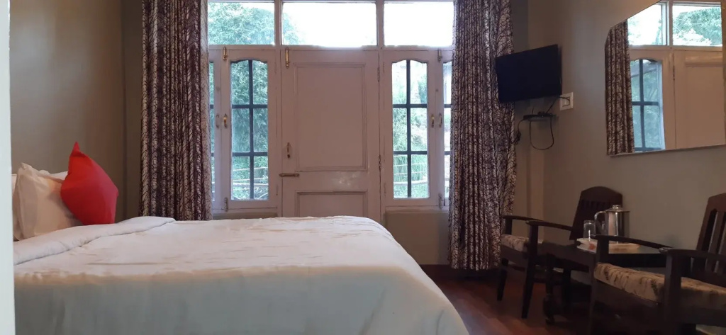 Deluxe Double room (full double bed)