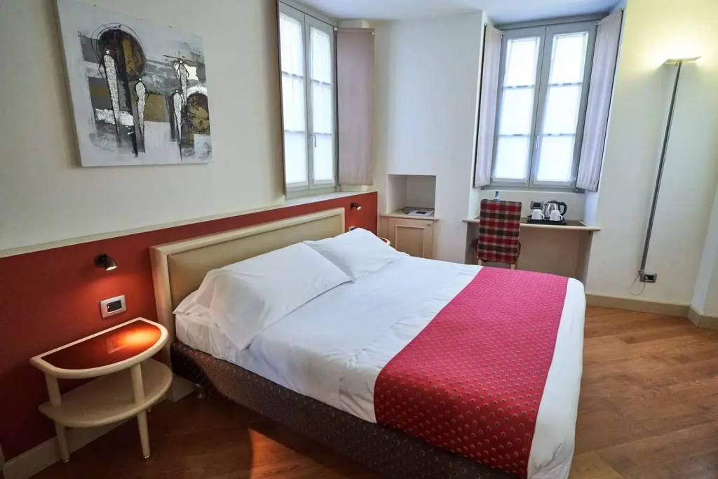 Double room (full double bed)