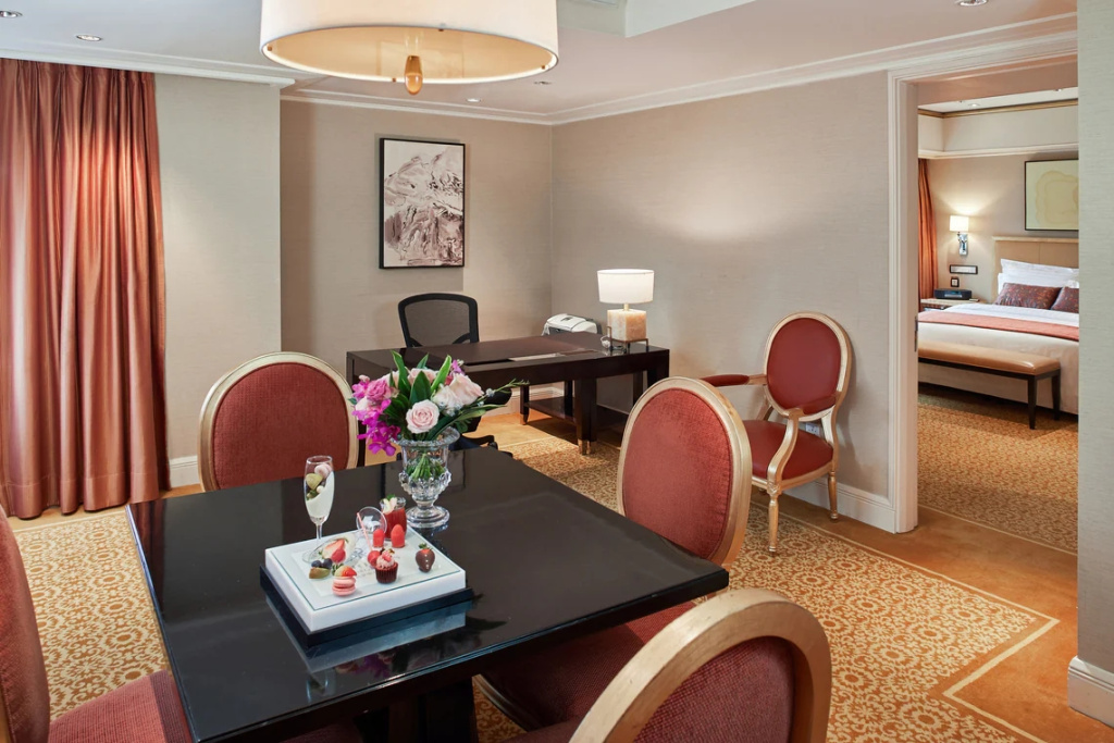1 Bedroom Ambassador Double Suite with city view (full double bed)