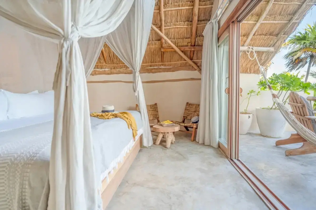 Top Level Double Junior Suite oceanfront (full double bed)