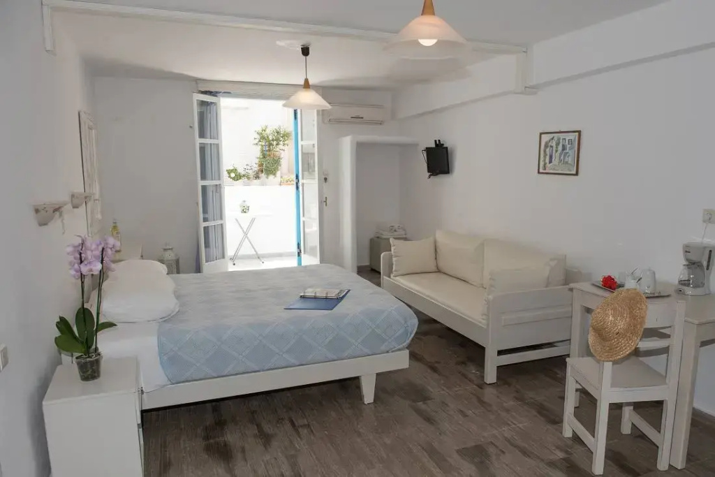 Economy Double Basement Studio (full double bed)