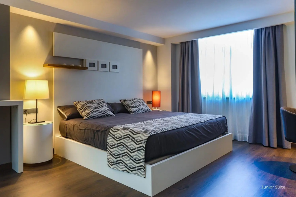 Double Junior Suite with Spa Access with mountain view (full double bed)