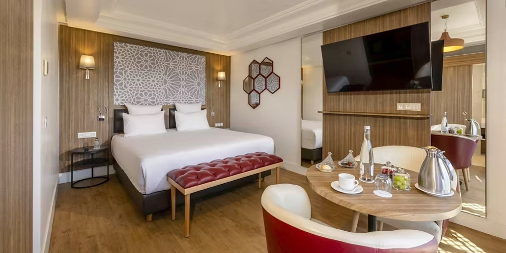 Deluxe Double room (full double bed)