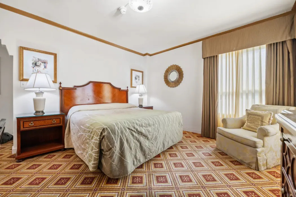 Deluxe Double room (full double bed)