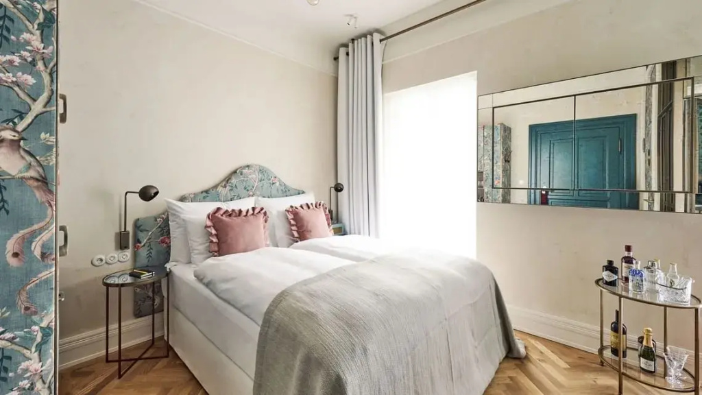 Petit Double room (full double bed)