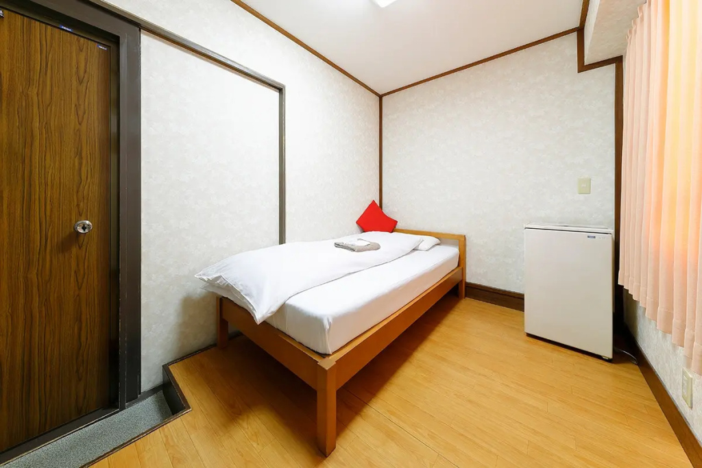 Ladies Single room