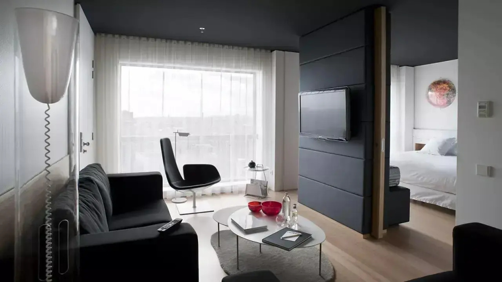 Double Orbital Suite (full double bed)
