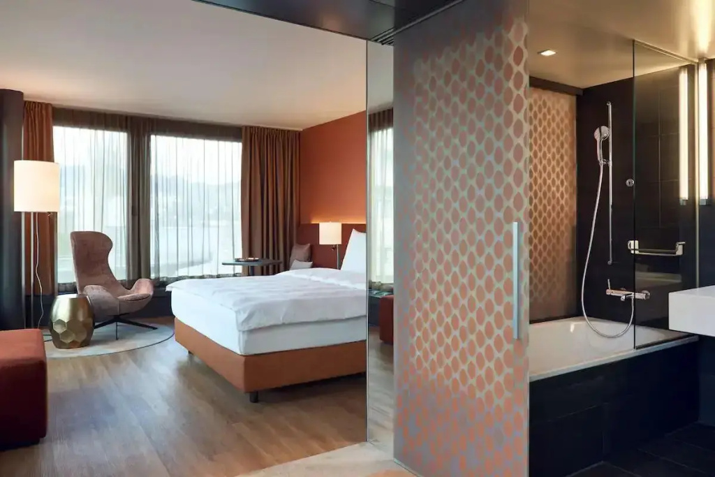 Premium Double room with lake view (full double bed)