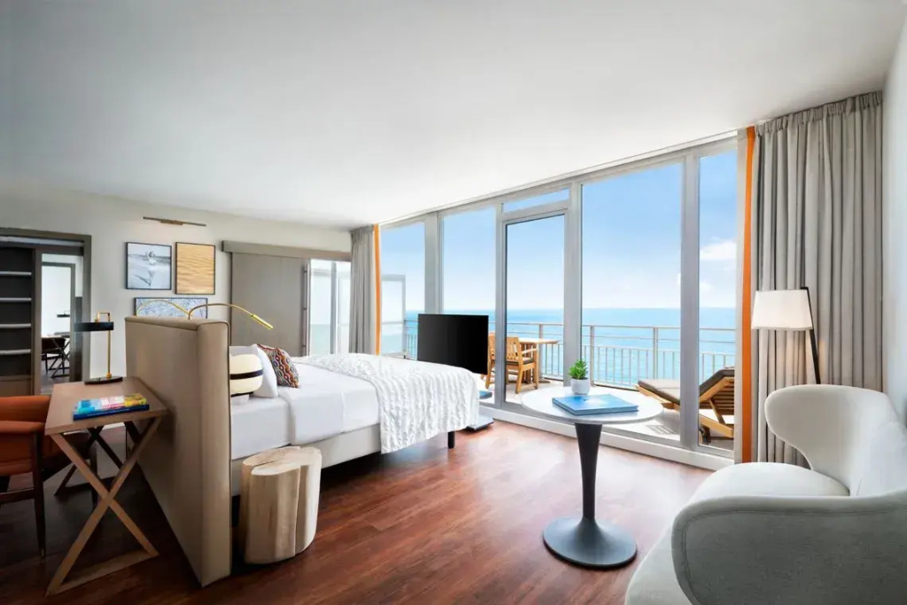 Double Junior Suite with partial garden and sea view (full double bed)