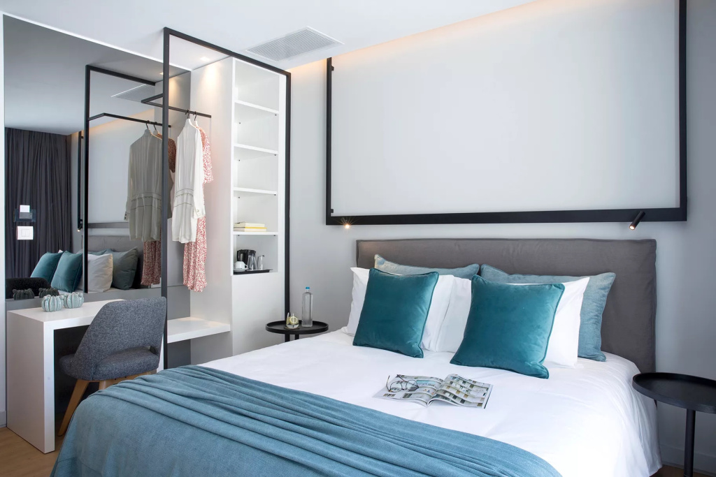 Economy Double room with street view (full double bed)