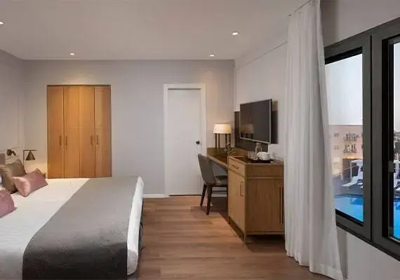 Deluxe Double room with pool view (full double bed)