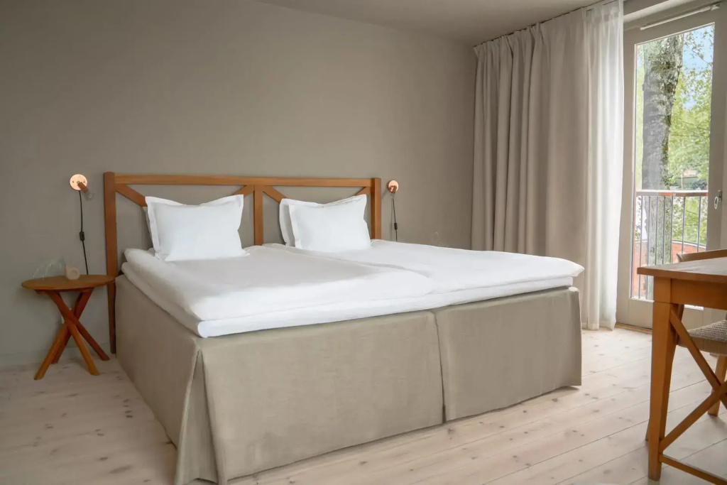 Superior Double room with sea view (full double bed)