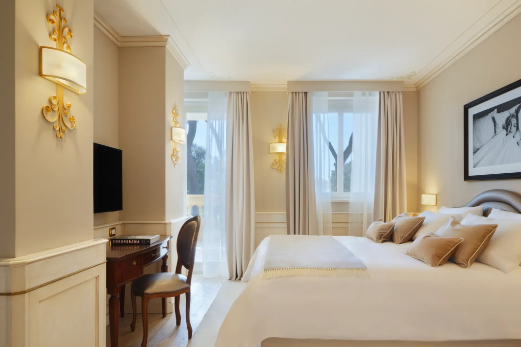 Classic Double Junior Suite (full double bed)