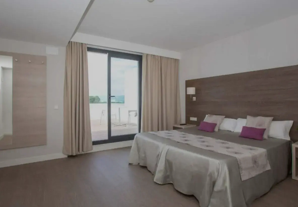 Double Suite (full double bed)