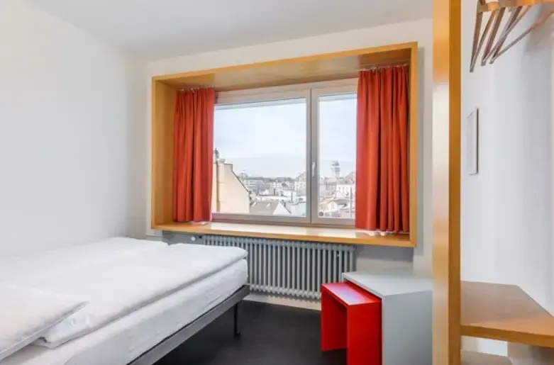 Small Double room (full double bed)