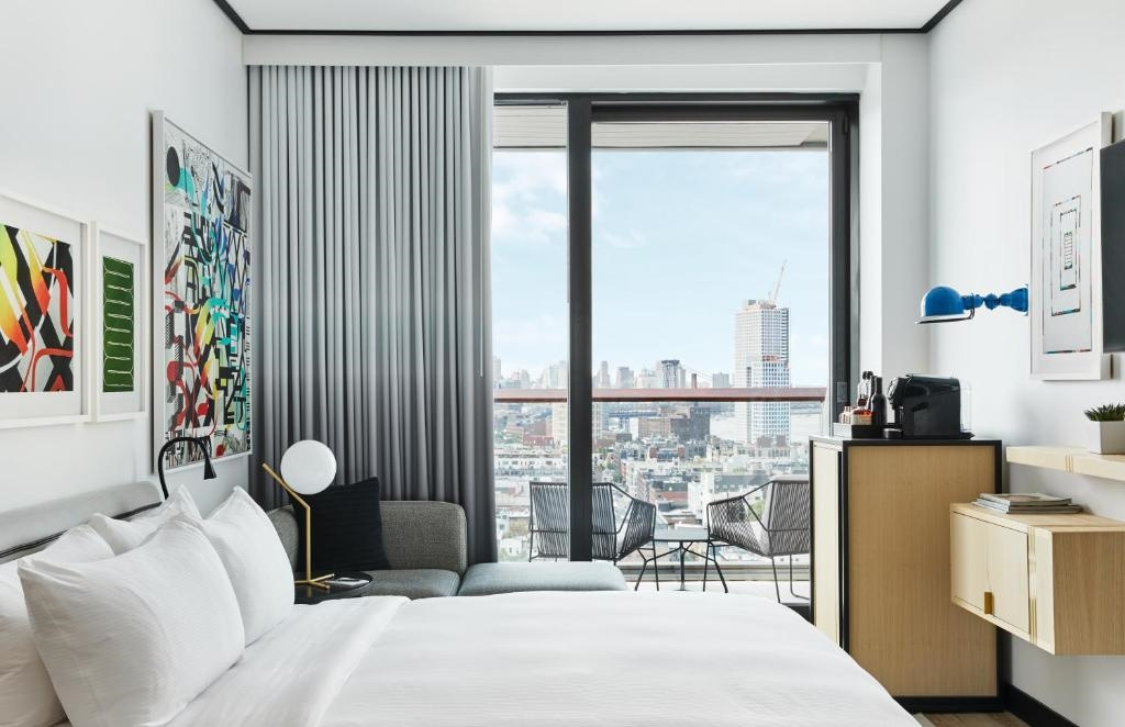 Gotham Accessible Double room with balcony (full double bed)