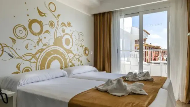 Superior Double room with balcony (full double bed)