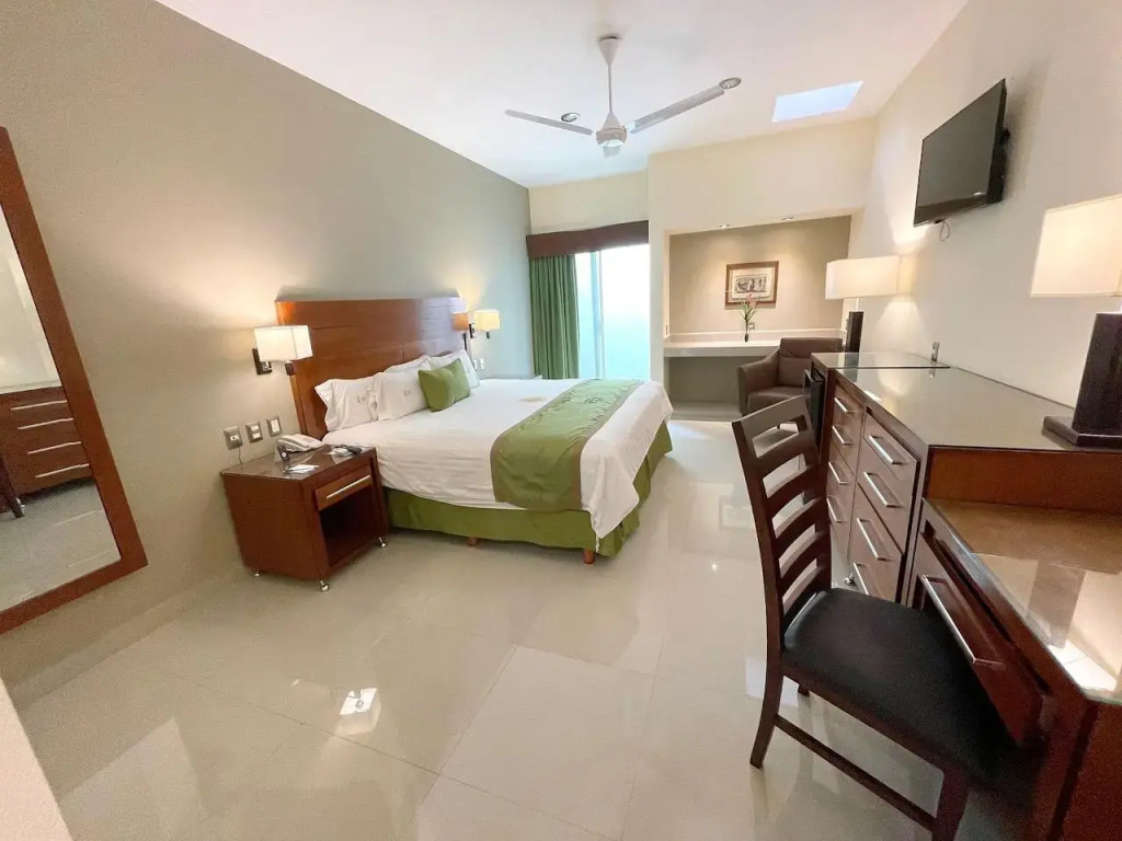 標準雙人套房，配有大床