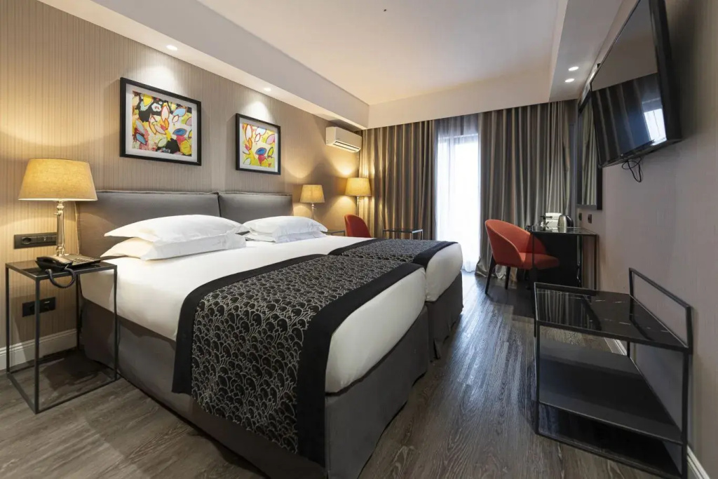 Classic Double room (full double bed)