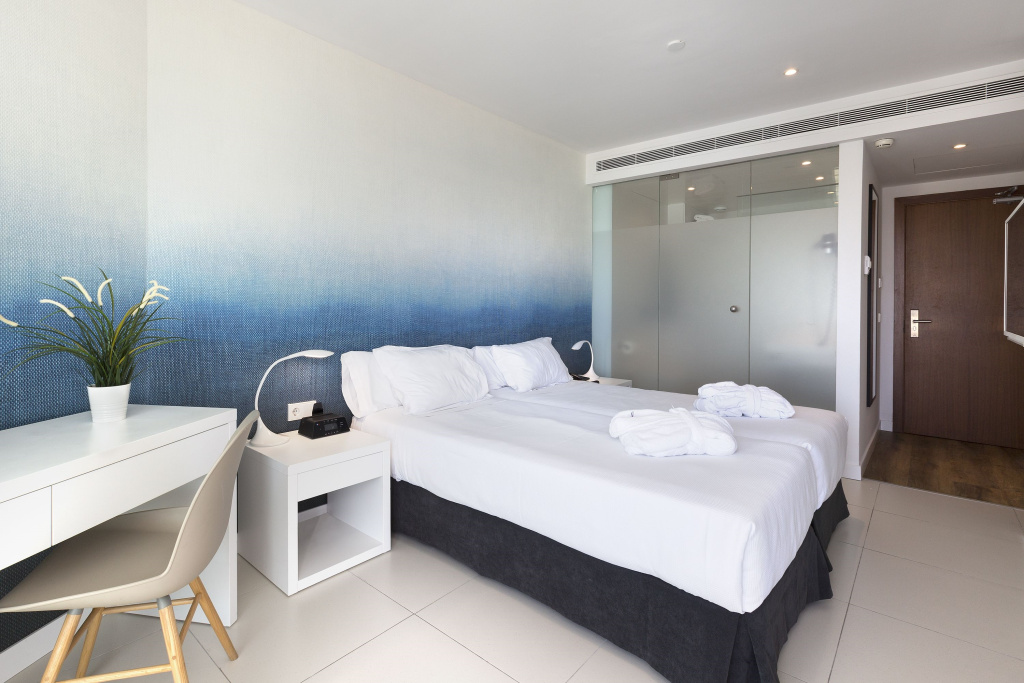 Premium Swim-Up Double room with lateral sea view (twin beds)