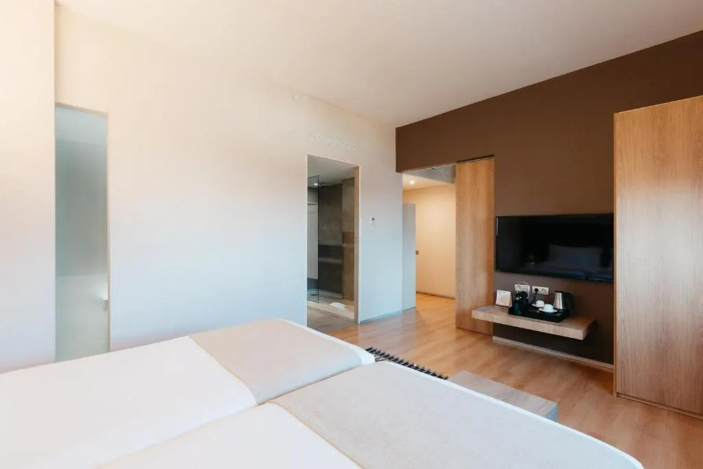 Double Junior Suite (full double bed)