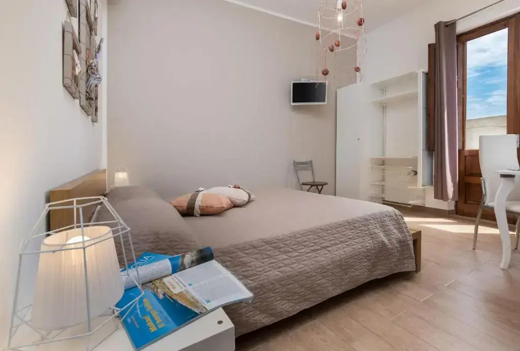 Double room (full double bed)