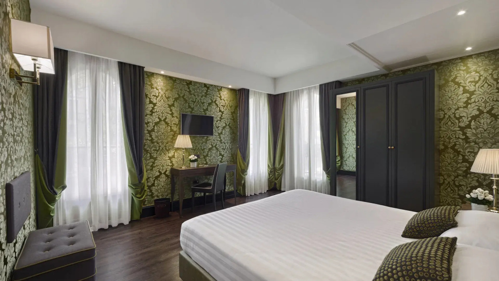 Junior Suite with canal view