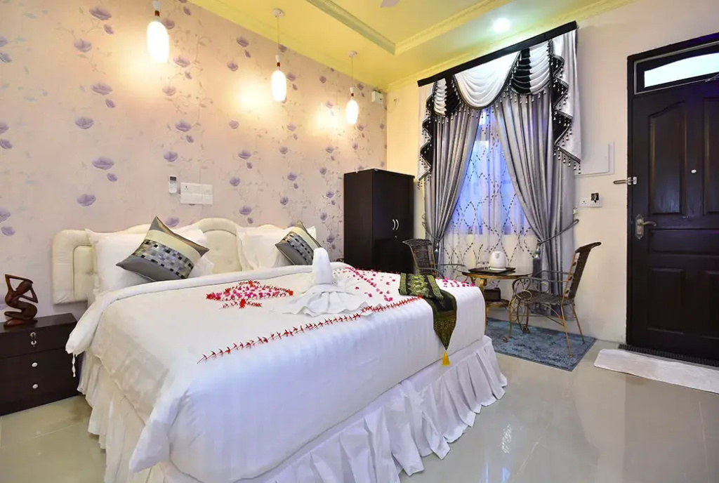 Deluxe Double room (full double bed)