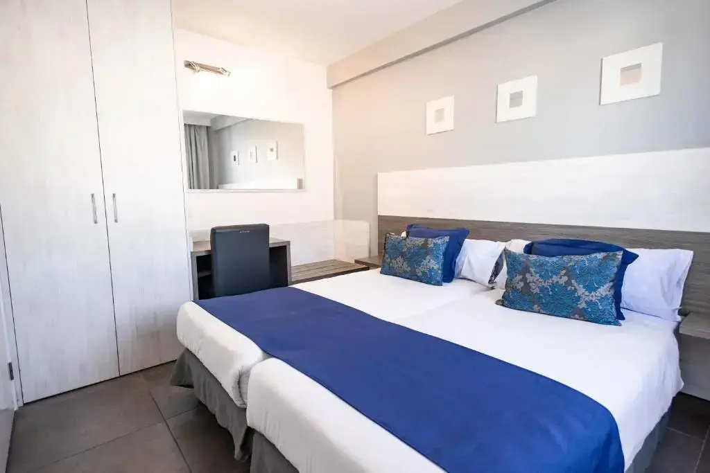 1 Bedroom Classic Apartment with partial sea view