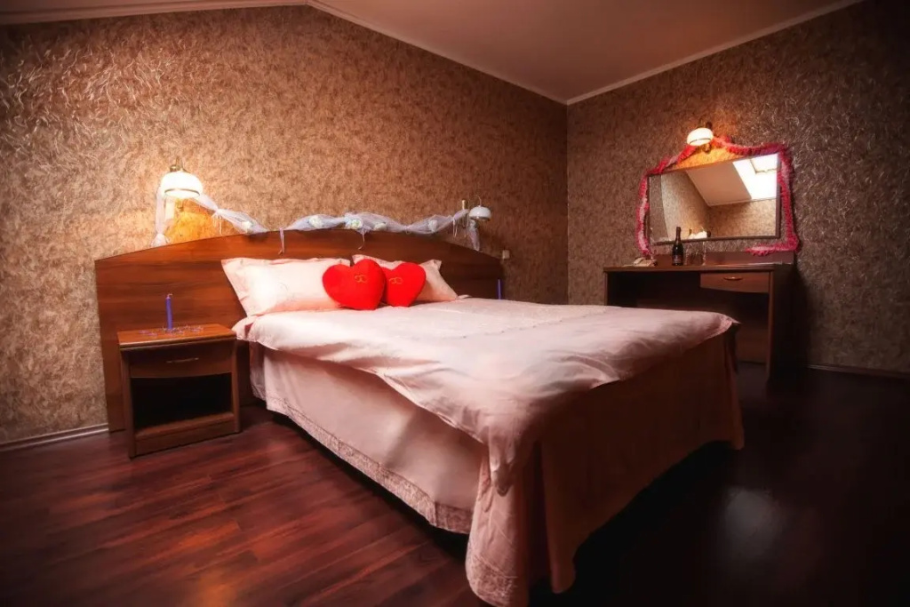 2 Bedrooms Comfort Double Attic room (full double bed)
