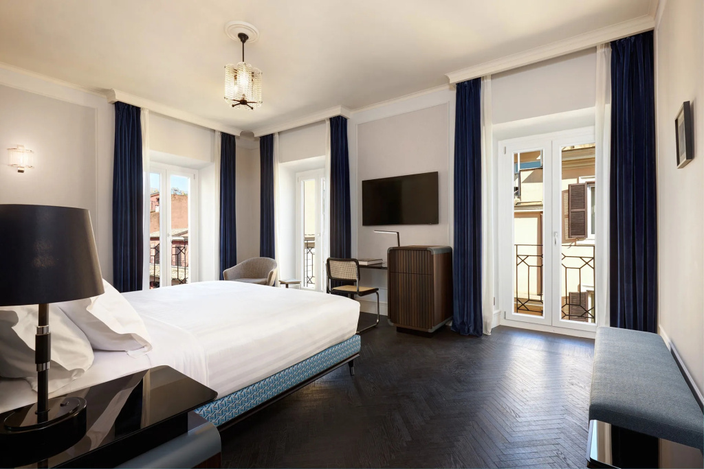 Double Corner Suite (full double bed)