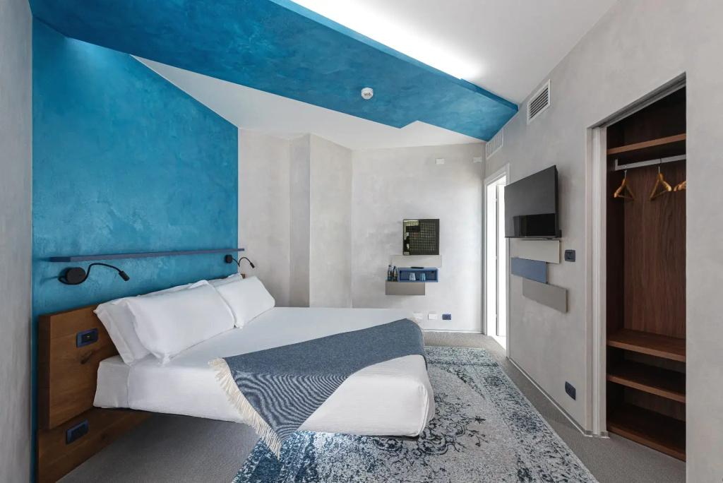 Premium Double room (full double bed)
