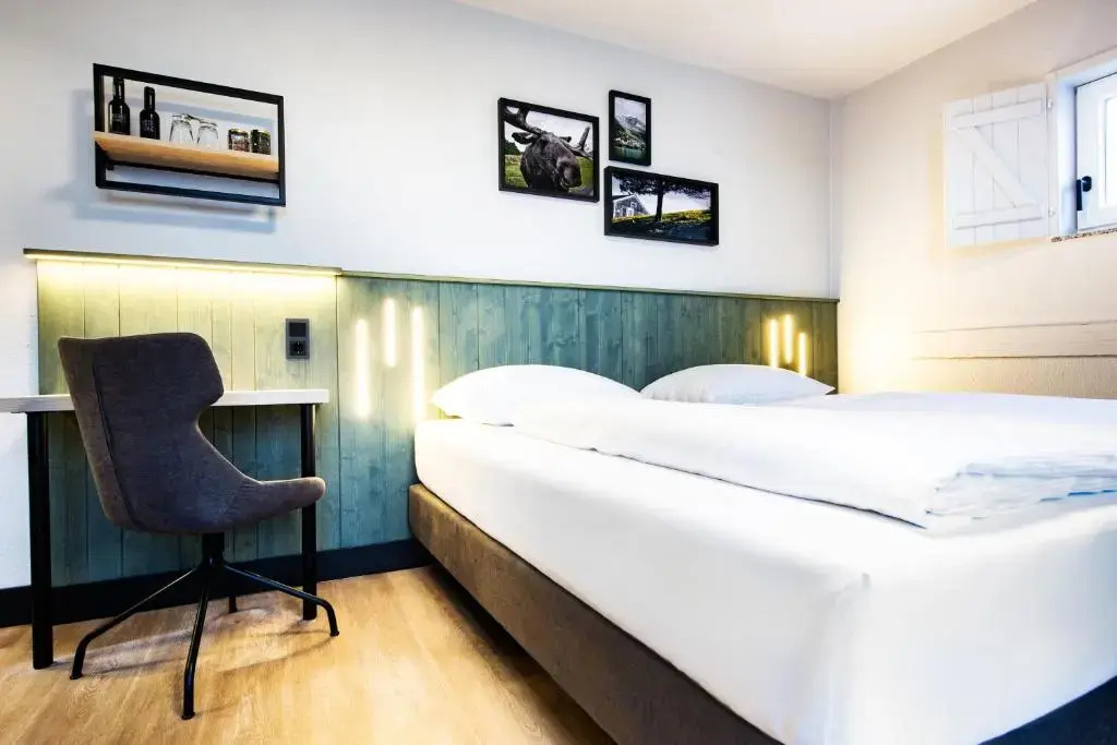 Lovly M Double room (full double bed)