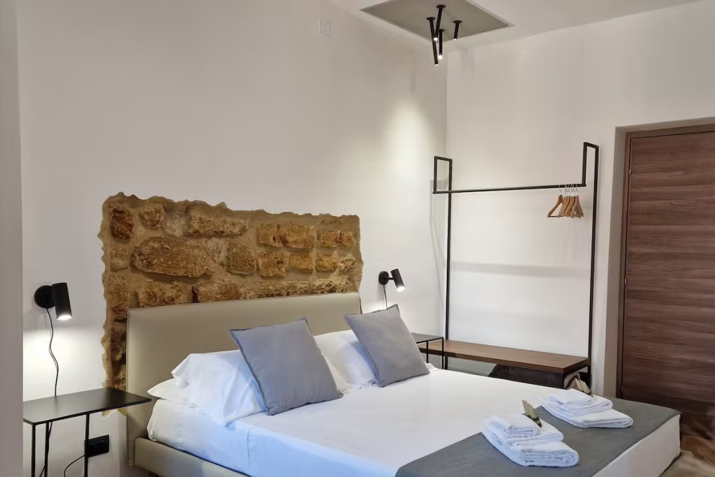 Double room (full double bed)