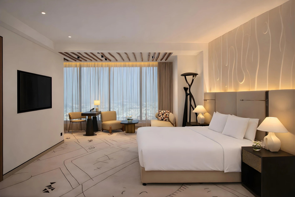 Grand Deluxe Double room with city view (full double bed)