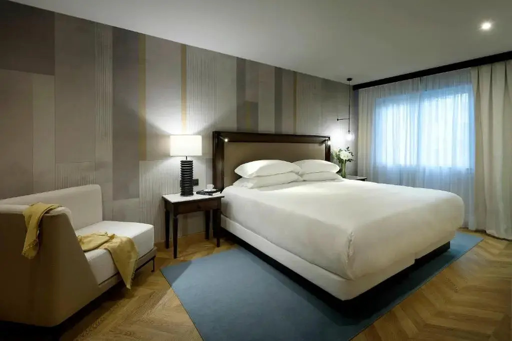Double room (full double bed)
