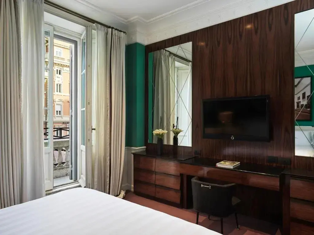 Grand Deluxe Double room (full double bed)