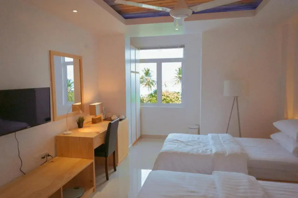 Pine Lodge Maldives Hotel — фото