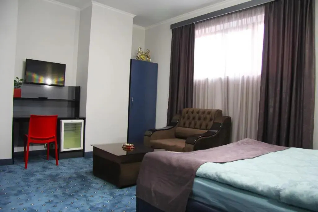 Double Suite (full double bed)