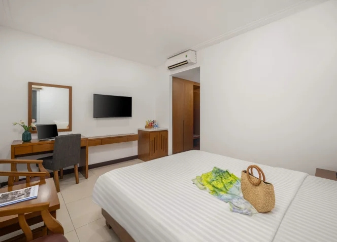 Superior (no window) Double room (full double bed)