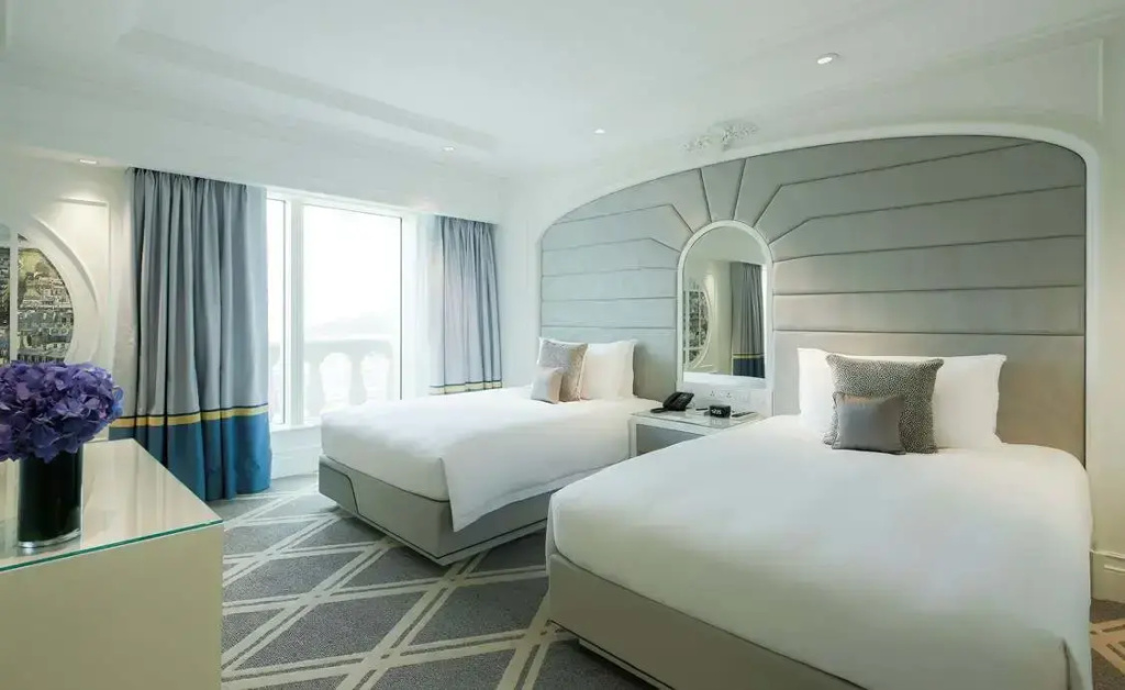 Champagne Double Suite (twin beds)