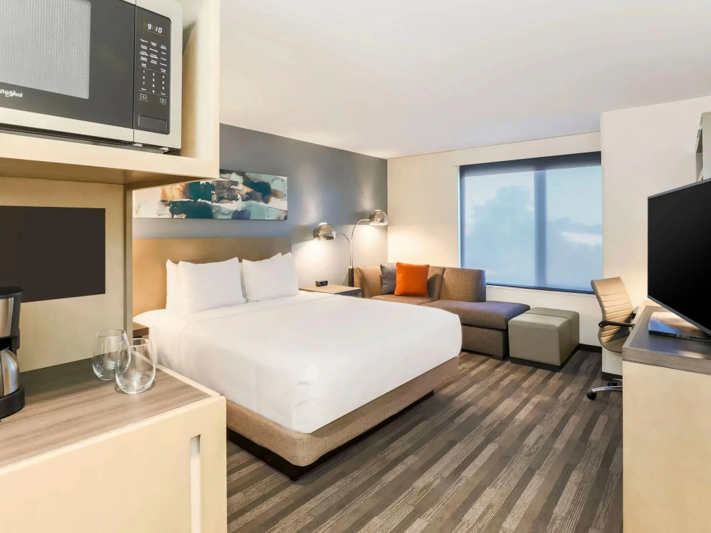 Accessible Den Guest Double room (full double bed)
