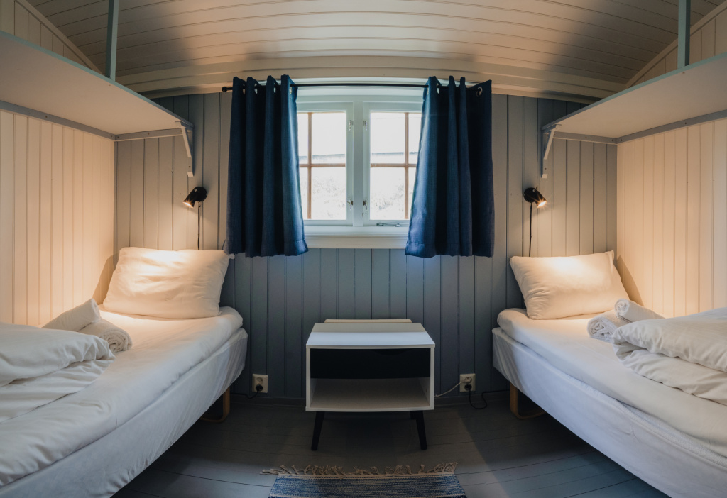 S Double Rorbu (twin beds)