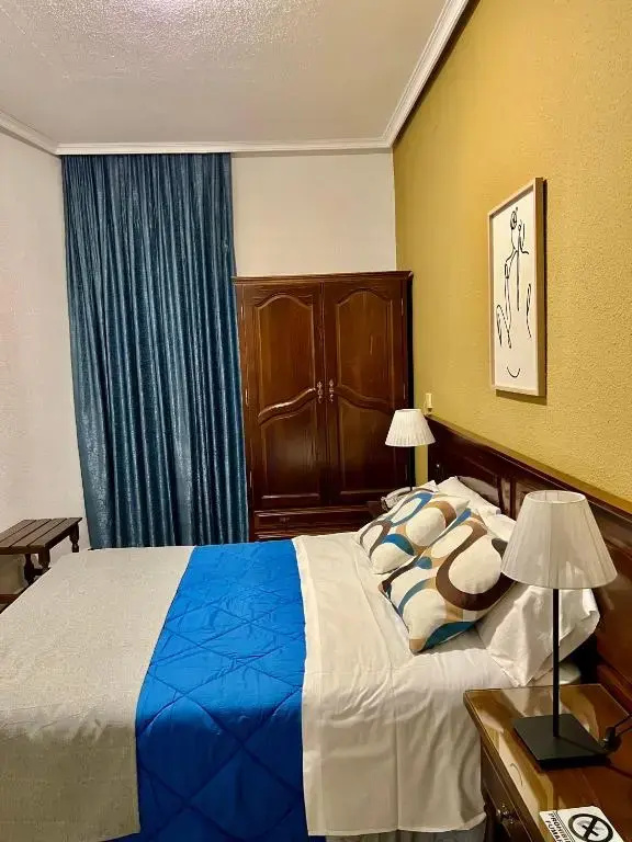 Double room (full double bed)
