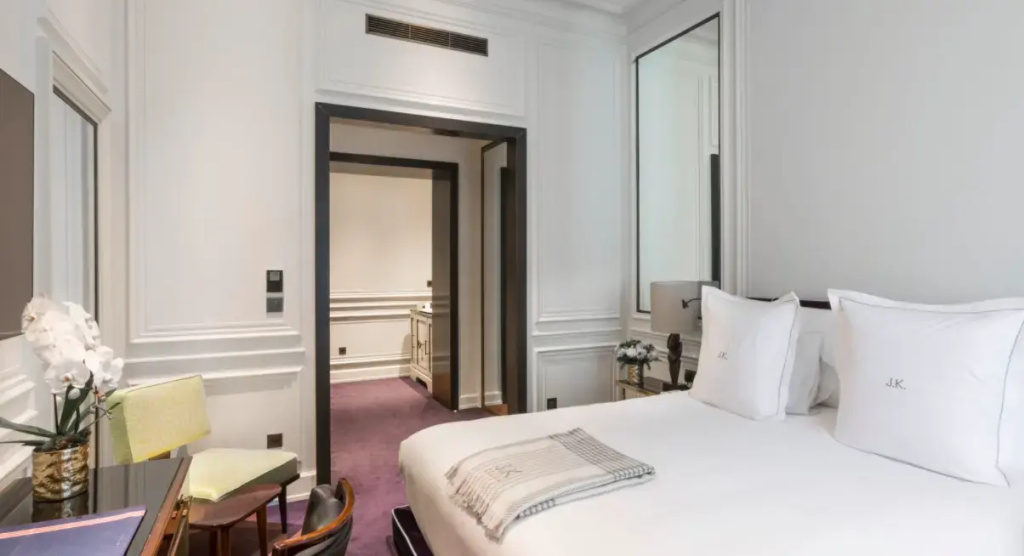 Superior Double room (full double bed)