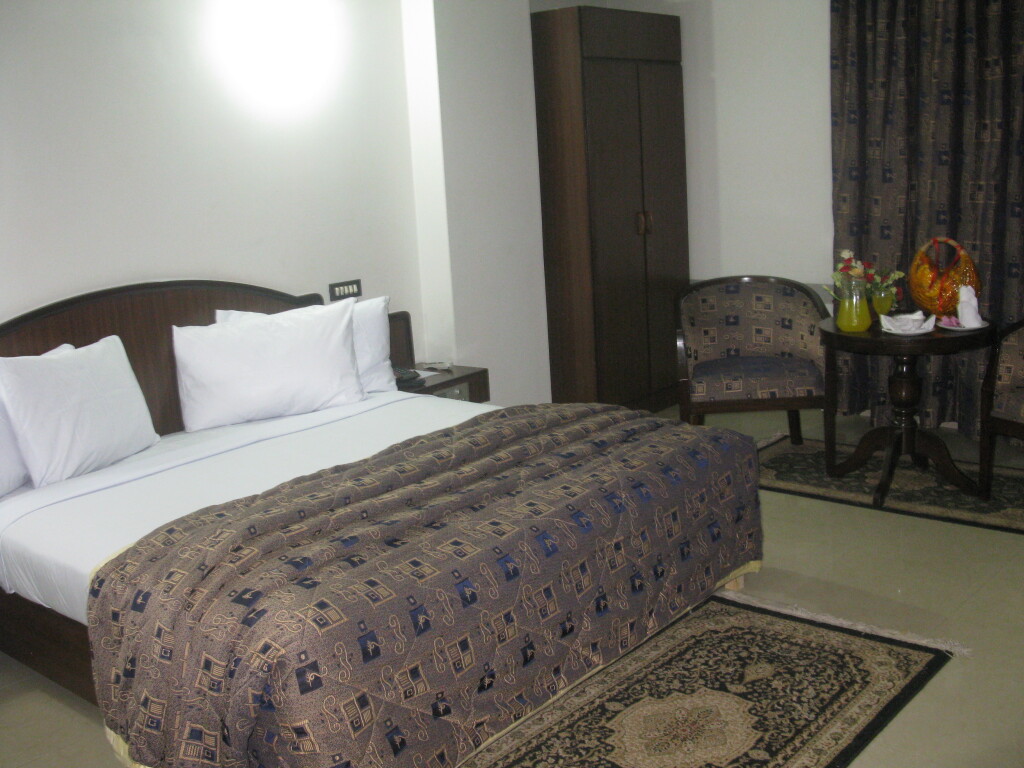 Hotel Sarawan by null