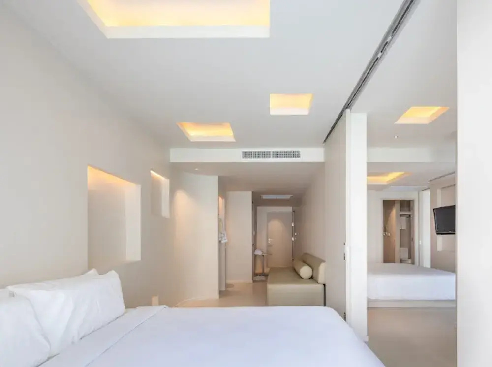 2 Bedrooms Pool Access room