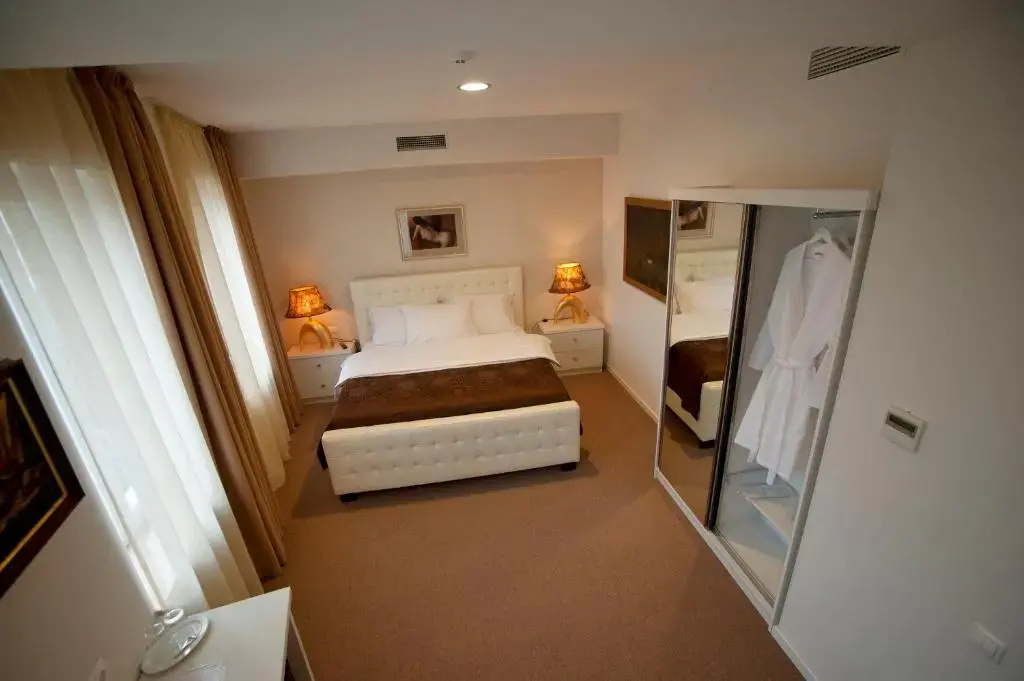 Suite with balcony and with view