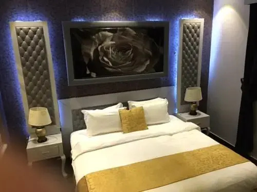 2 Bedrooms Quadruple Apartment